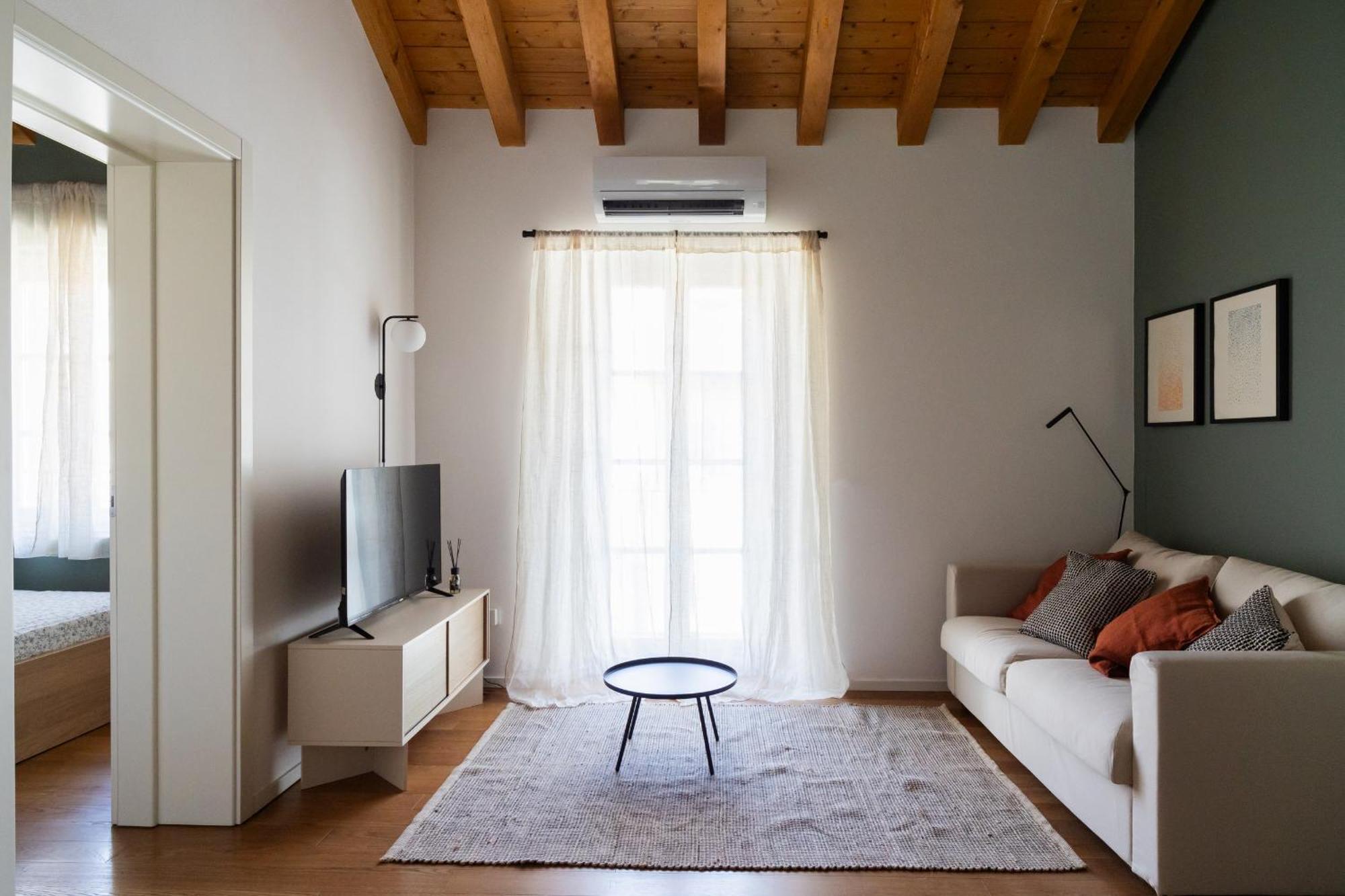 Double Private Parking, 2 Bedrooms & 2 Bathrooms - Elegant Apartment In Old Town Udine Exterior foto